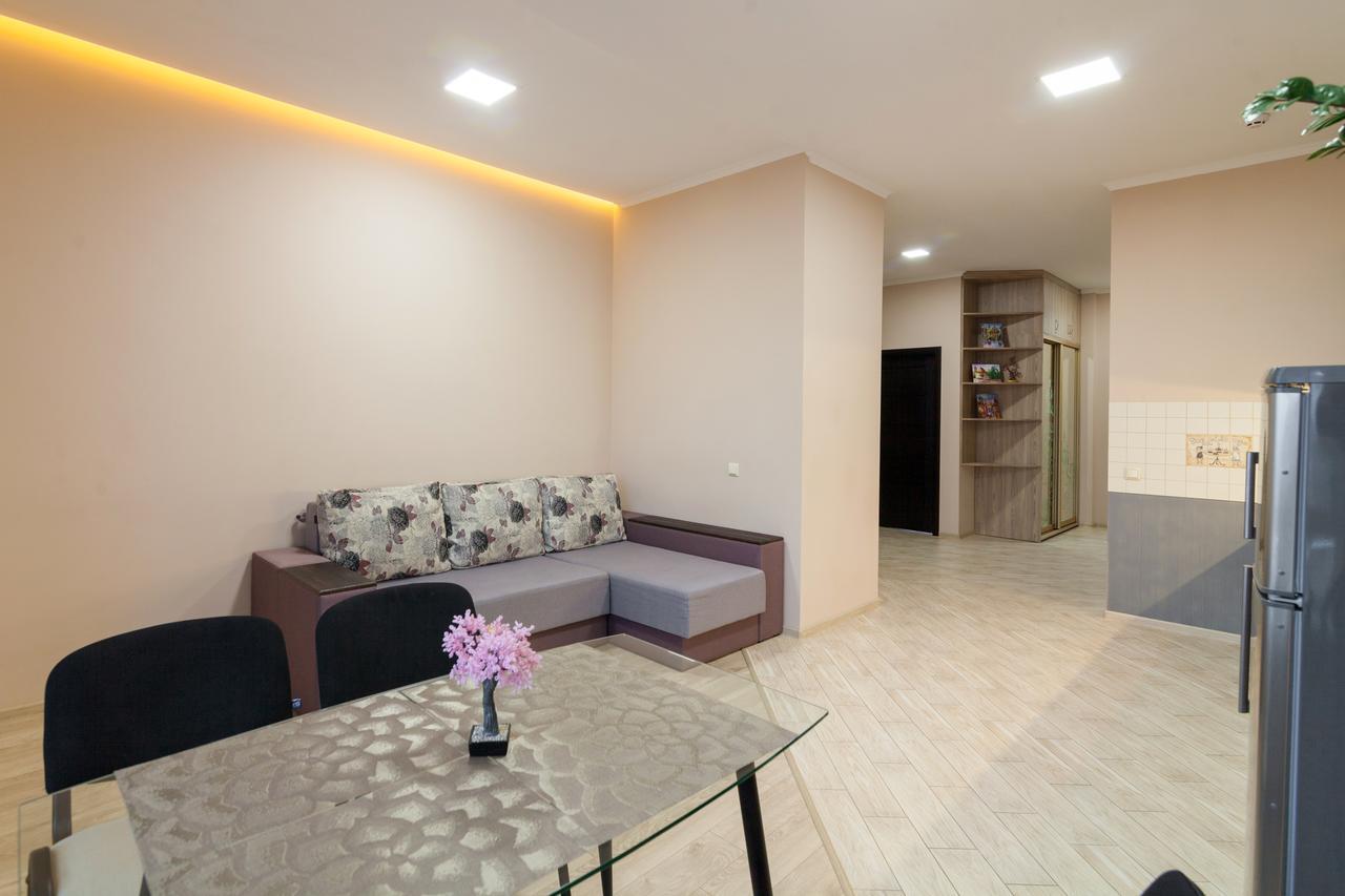 Lux Apart Lviv Apartments Exterior foto